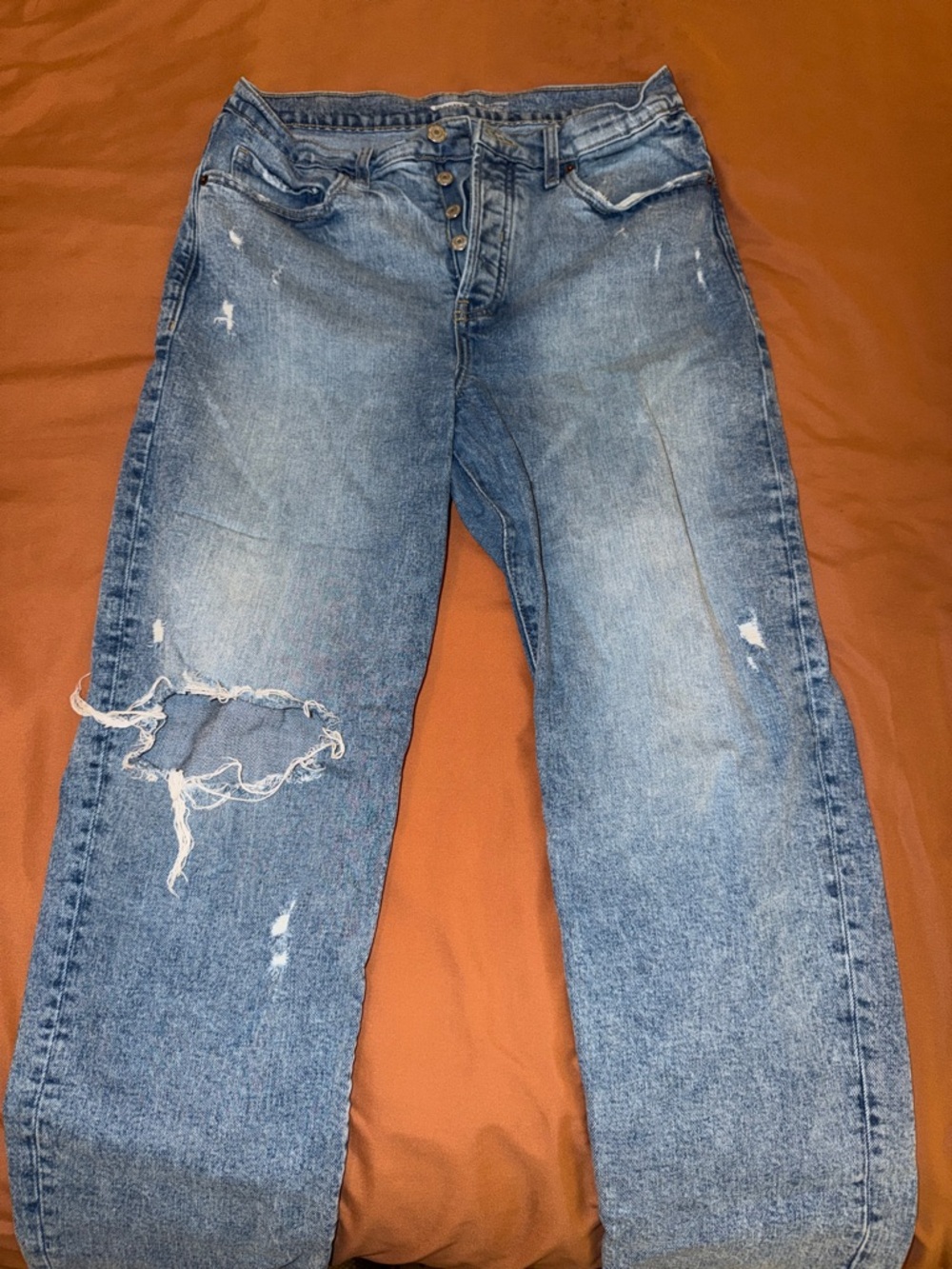Old Navy Women’s Distressed Light Blue Relaxed Jeans